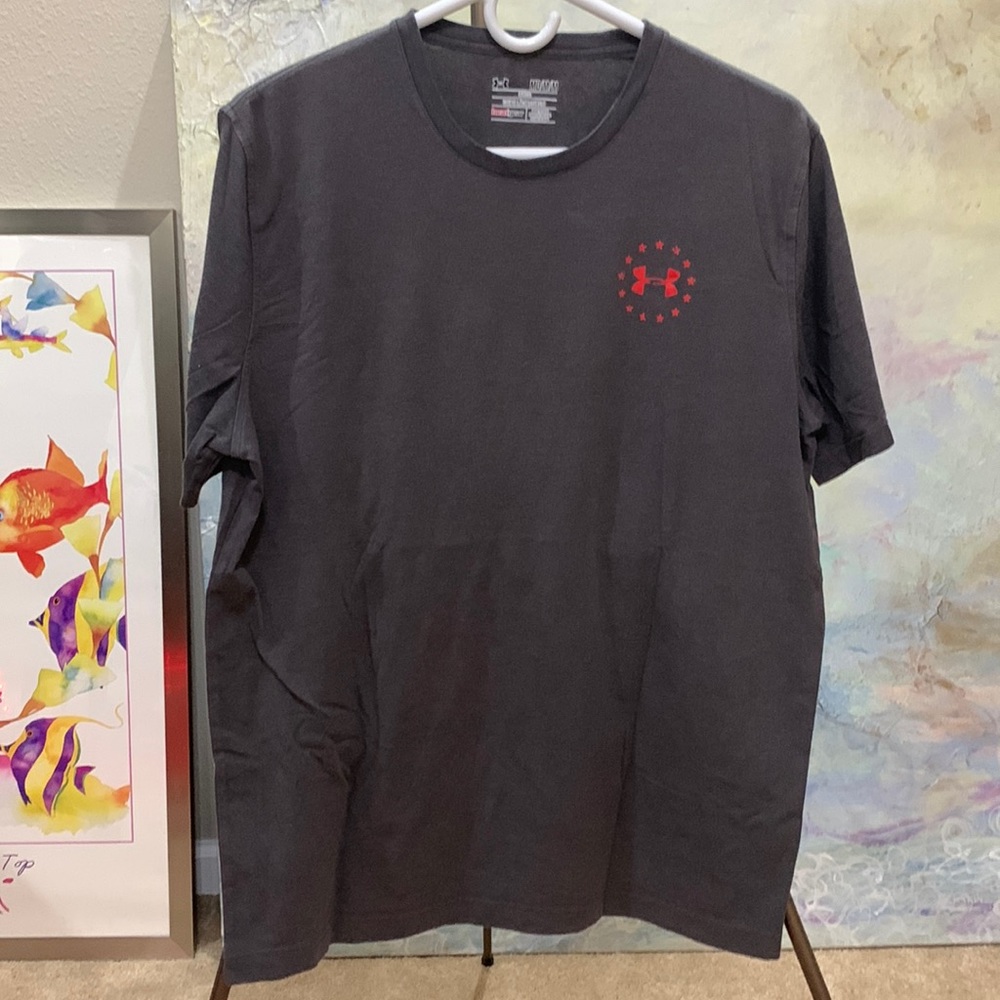 Grey Under Armour loose fit size medium t-shirt heatgear
